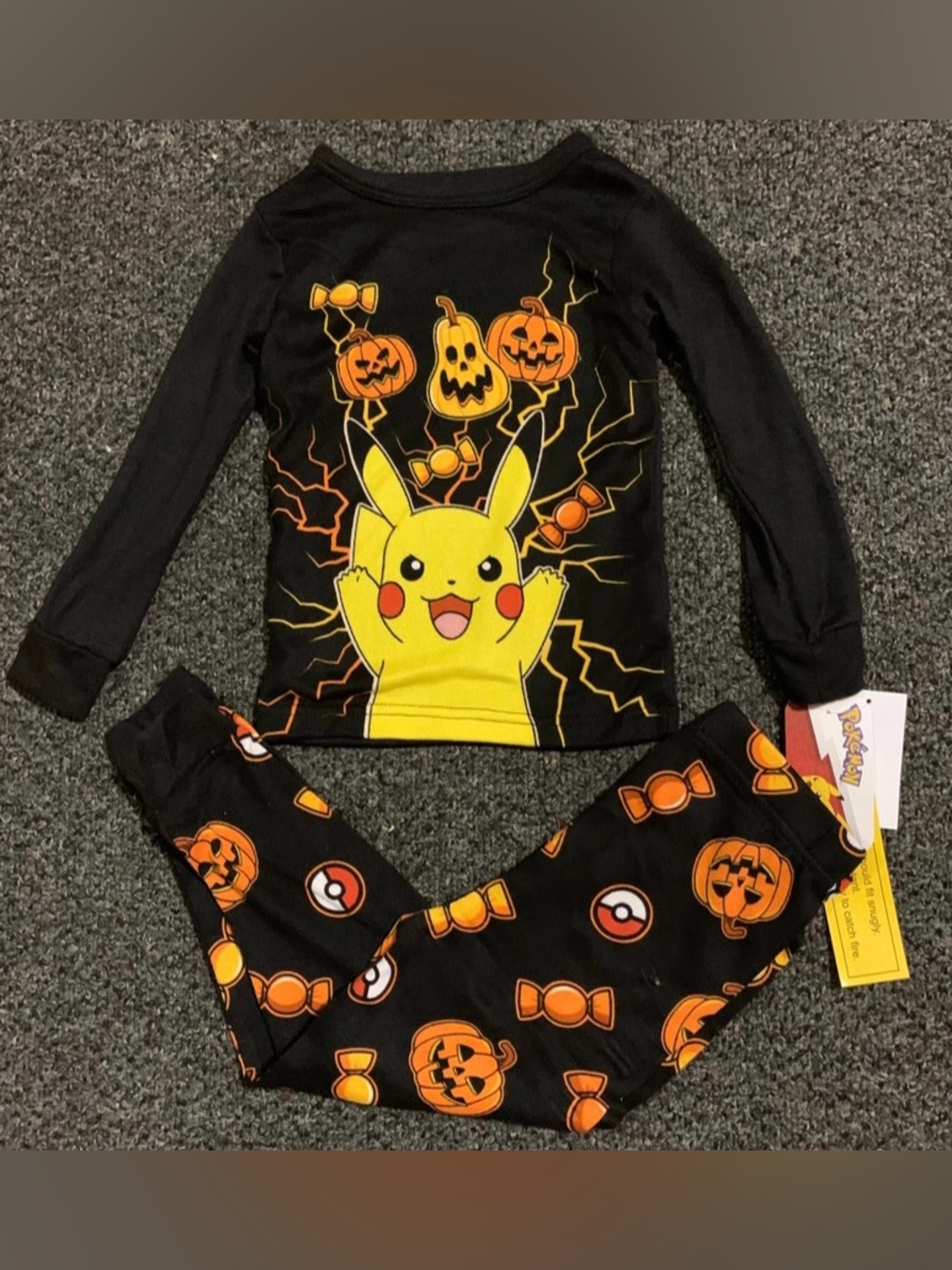 New Pokémon glow in the dark Pikachu boys size 4 super soft Halloween pajamas